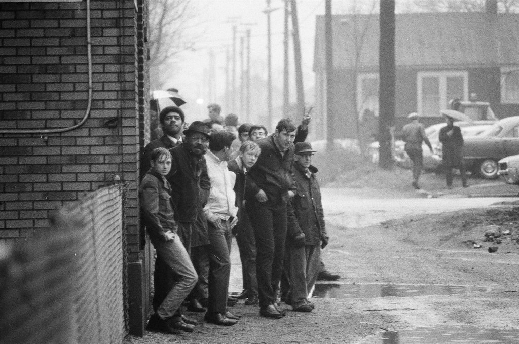 Police standoff with sniper Frank Kulak - Bob (Robert) Black for Chicago Sun-Times