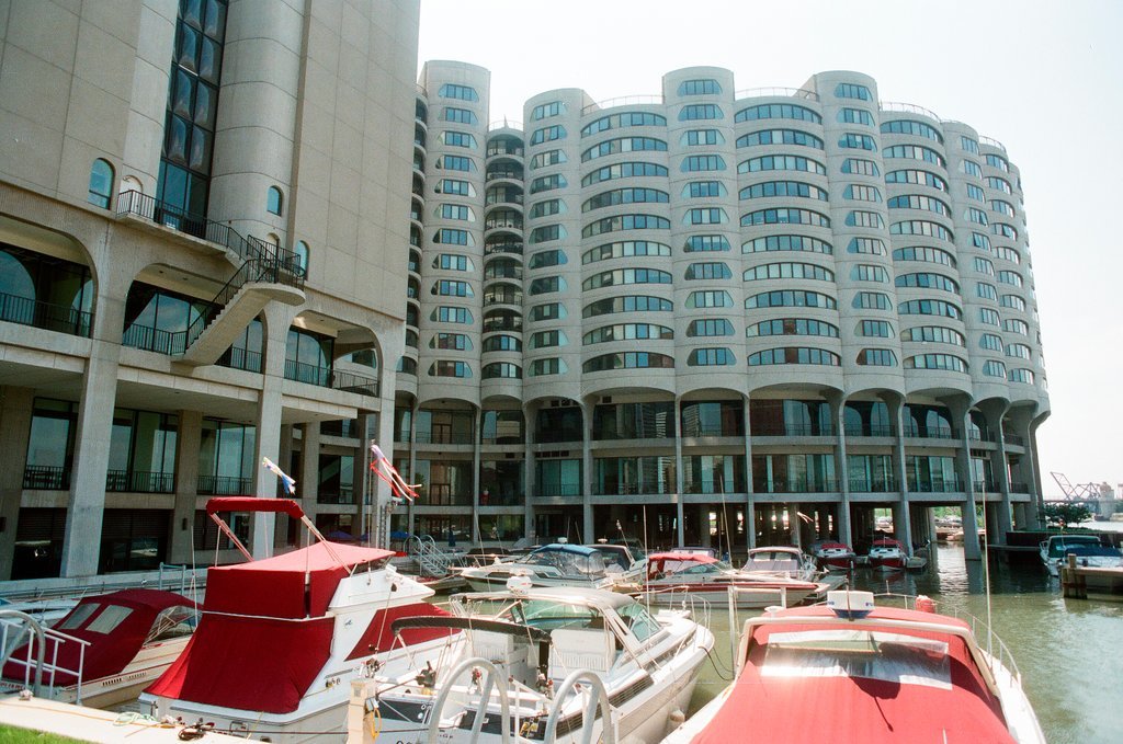 River City Apartments and marina - Chicago Sun-Times