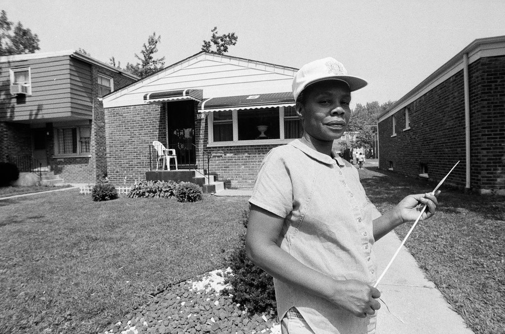 Iola Bausley poses with her home, purchased from the CHA - Chicago Sun-Times