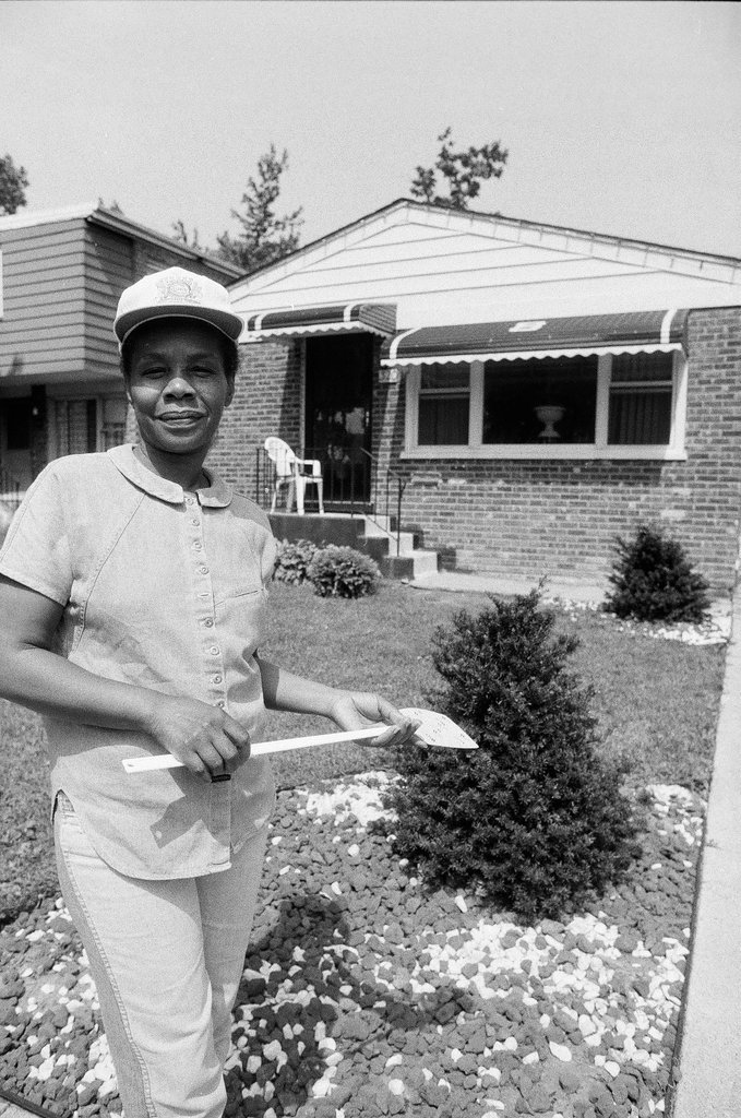 Iola Bausley poses with her home, purchased from the CHA - Chicago Sun-Times