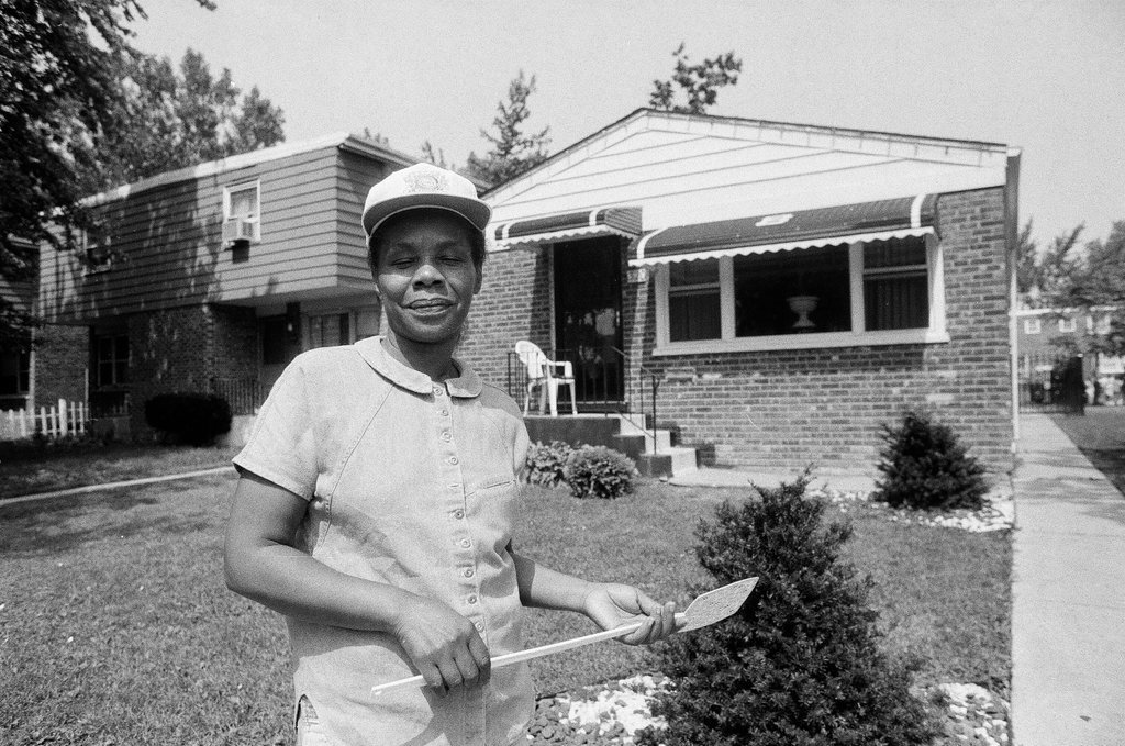 Iola Bausley poses with her home, purchased from the CHA - Chicago Sun-Times