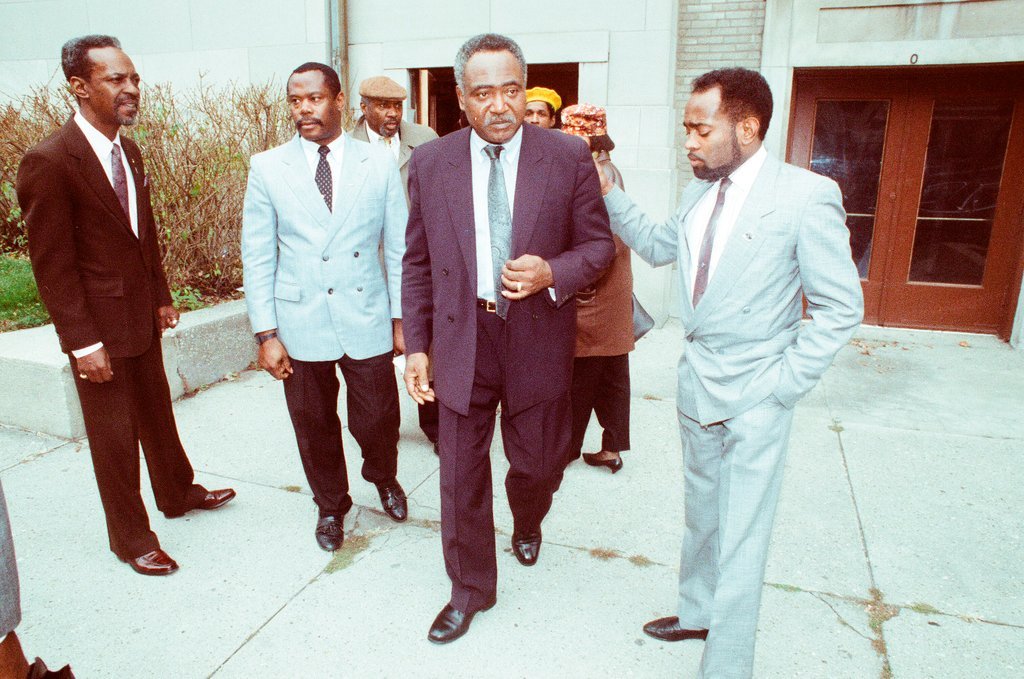 Danny Davis exiting a building - Chicago Sun-Times