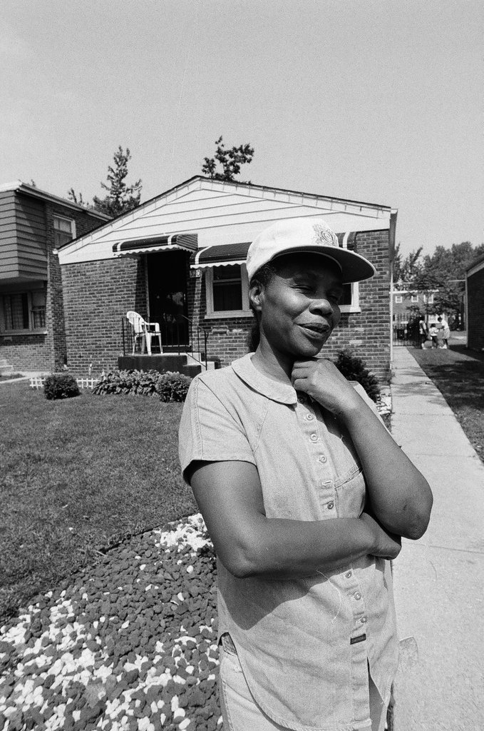 Iola Bausley poses with her home, purchased from the CHA - Chicago Sun-Times