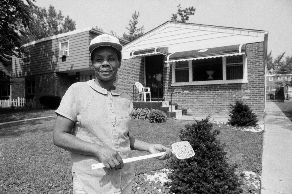 Iola Bausley poses with her home, purchased from the CHA - Chicago Sun-Times