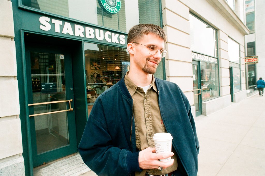 Coffee drinkers talk outside of Starbucks - Chicago Sun-Times