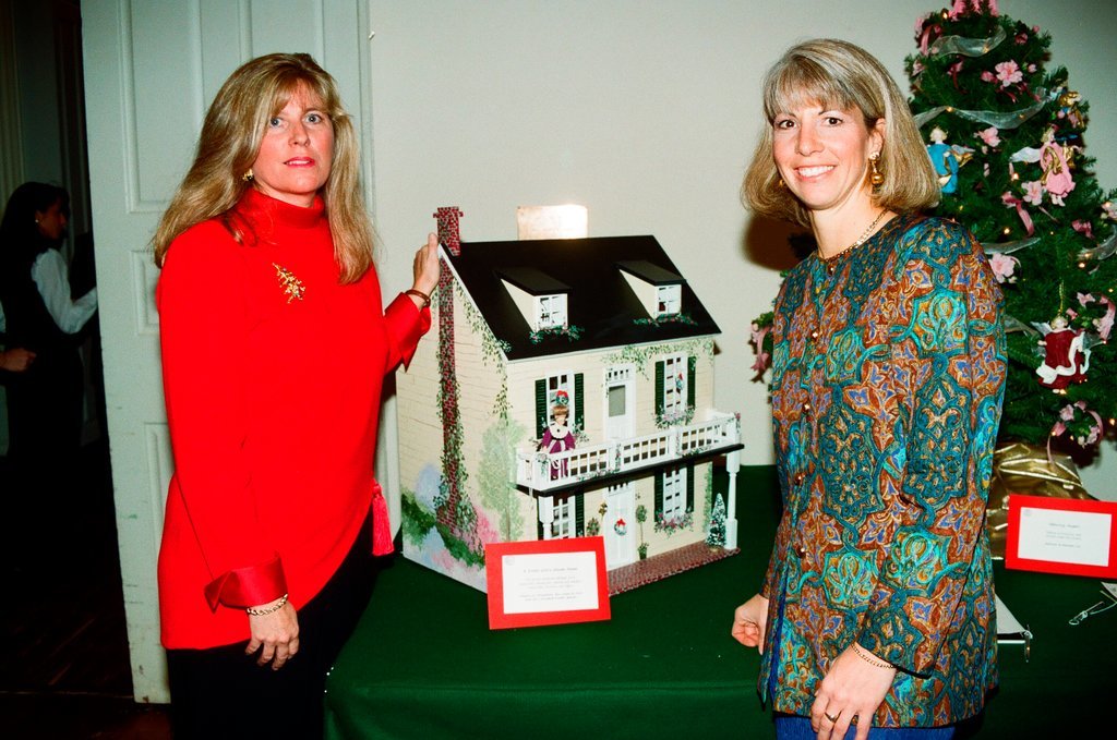 Items in a silent auction at the Chicago Historical Society - Chicago Sun-Times