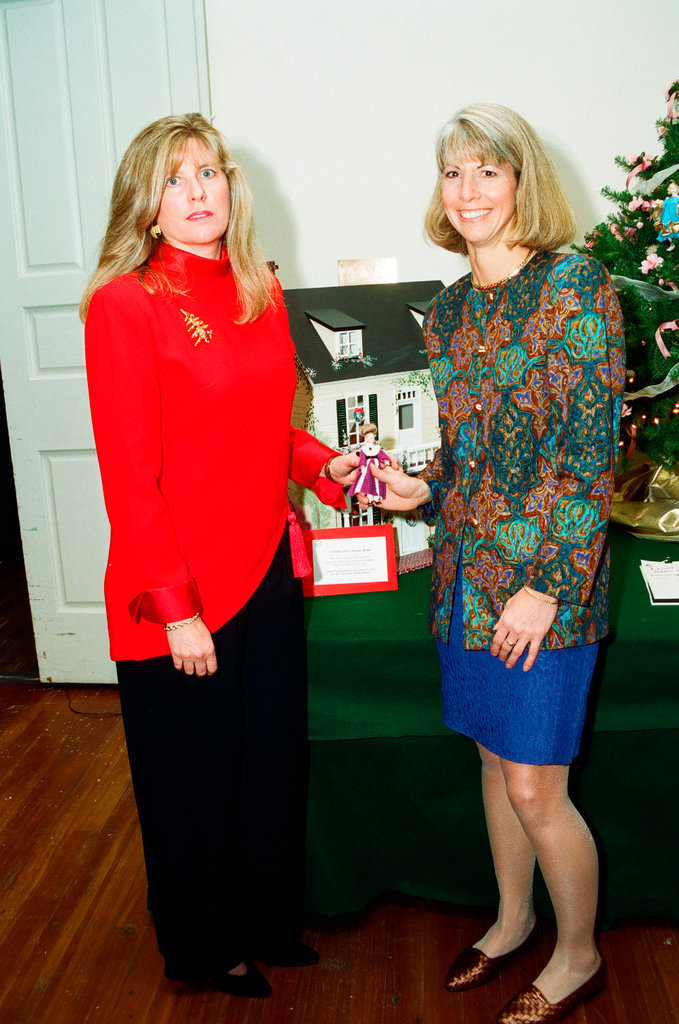 Items in a silent auction at the Chicago Historical Society - Chicago Sun-Times