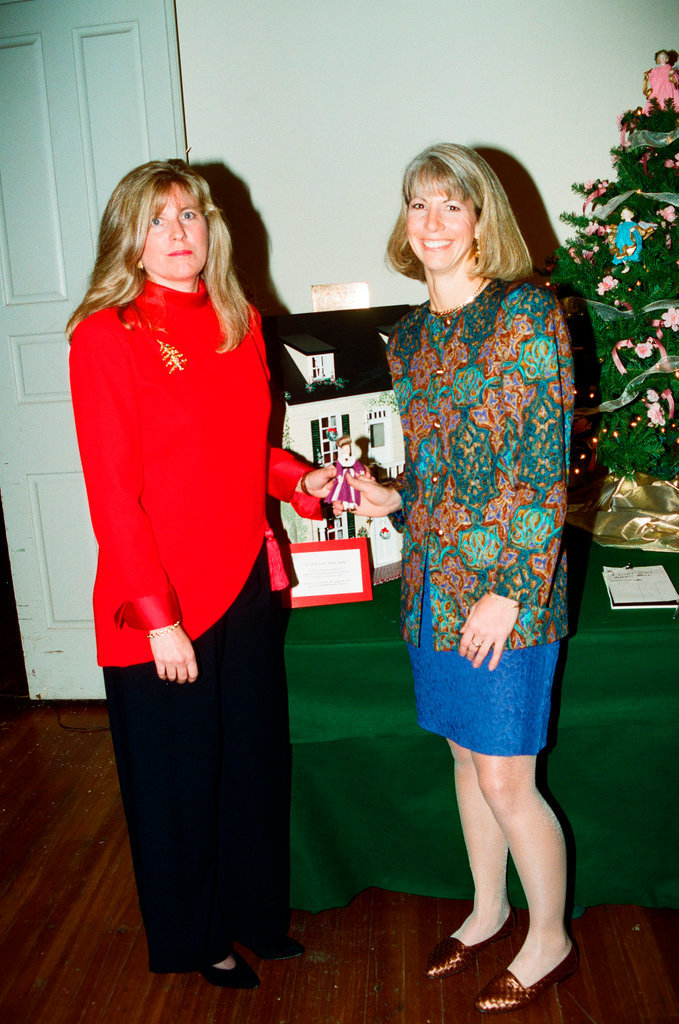 Items in a silent auction at the Chicago Historical Society - Chicago Sun-Times