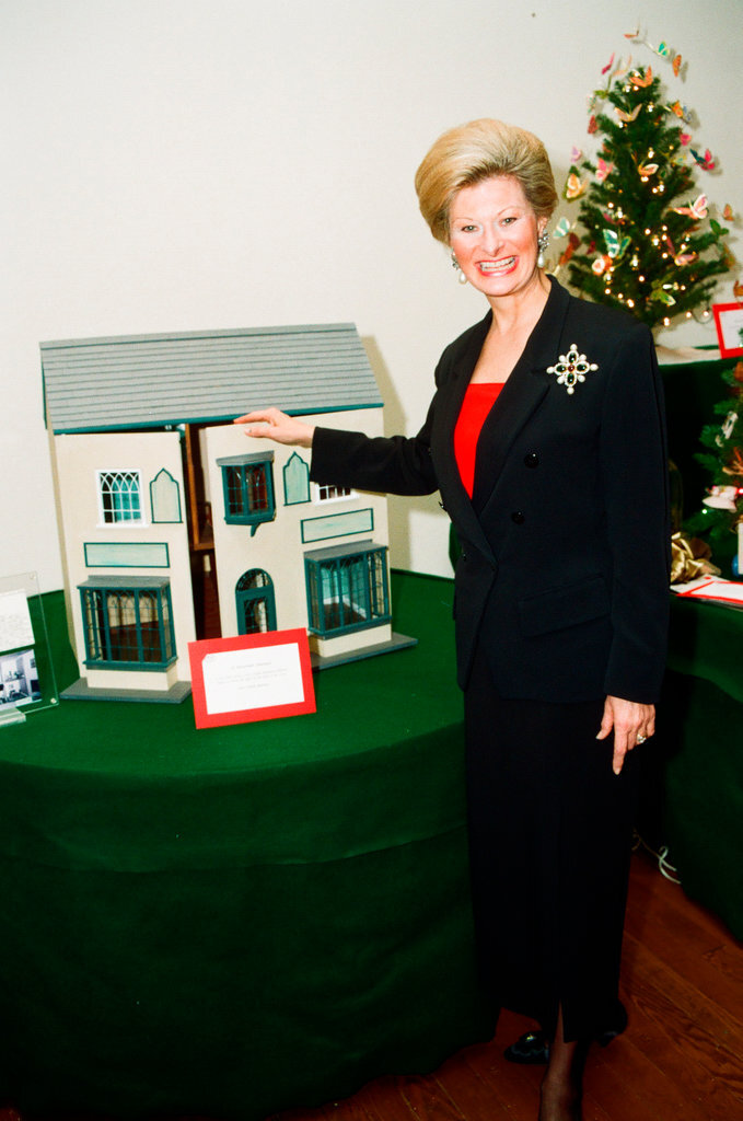 Items in a silent auction at the Chicago Historical Society - Chicago Sun-Times