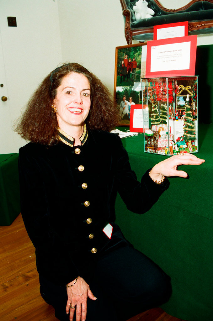 Items in a silent auction at the Chicago Historical Society - Chicago Sun-Times