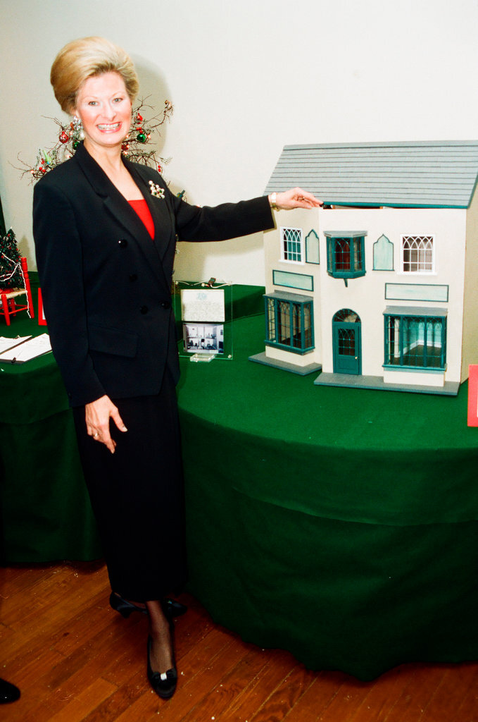 Items in a silent auction at the Chicago Historical Society - Chicago Sun-Times