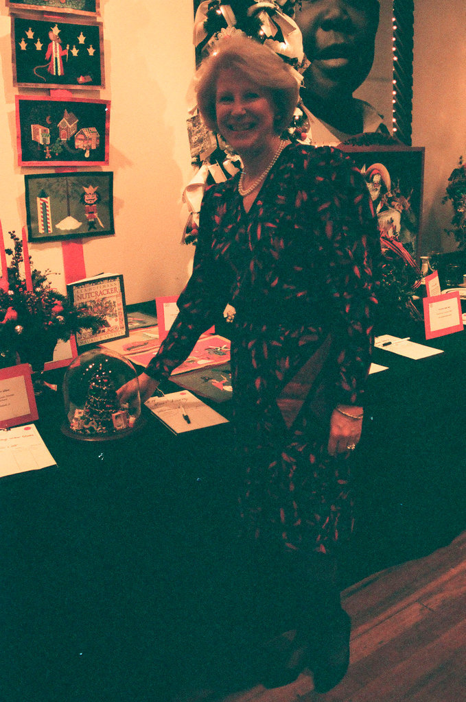 Items in a silent auction at the Chicago Historical Society - Chicago Sun-Times