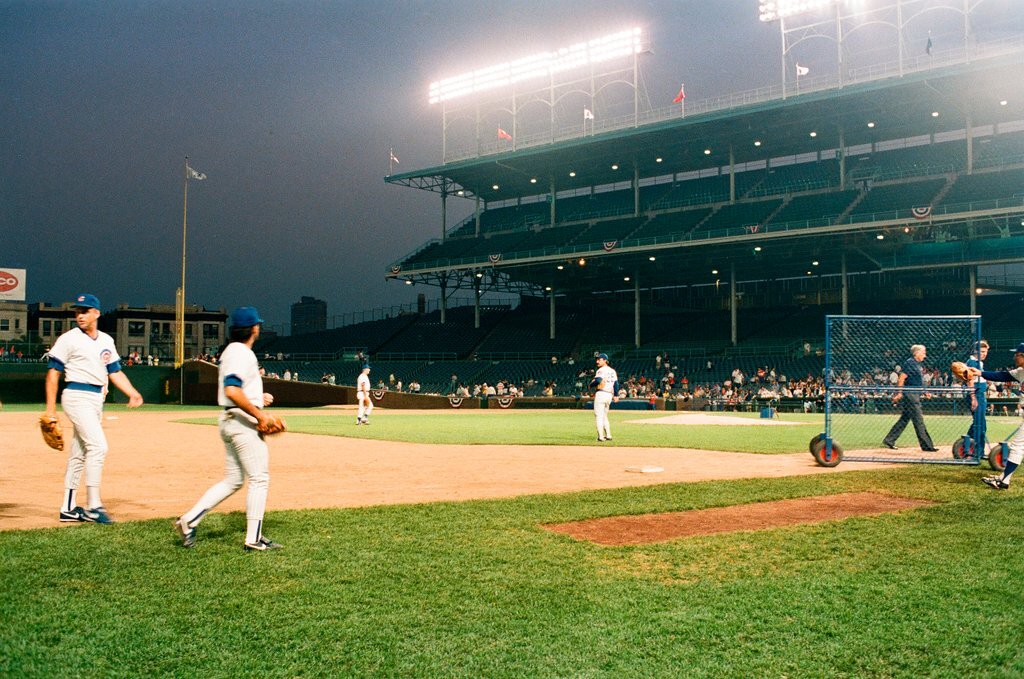 Cubs players and fans at Cubs Care benefit - Chicago Sun-Times