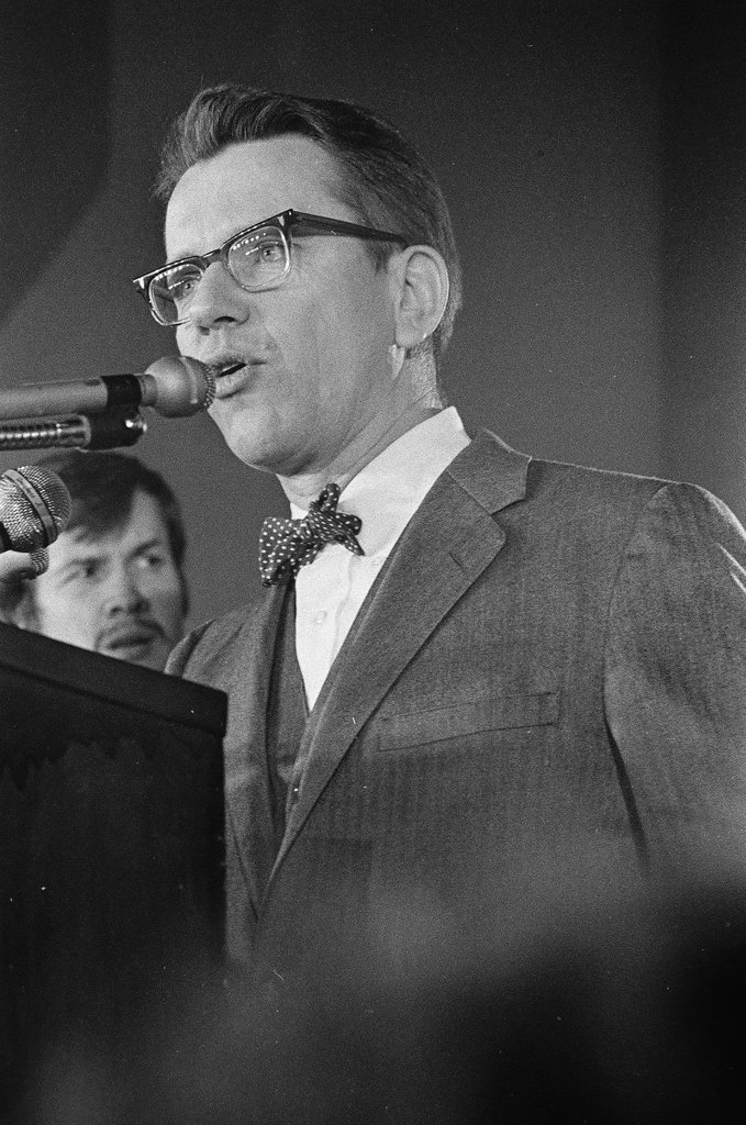 Adlai Stevenson III and others at the Sherman House Hotel on election night - Chicago Sun-Times