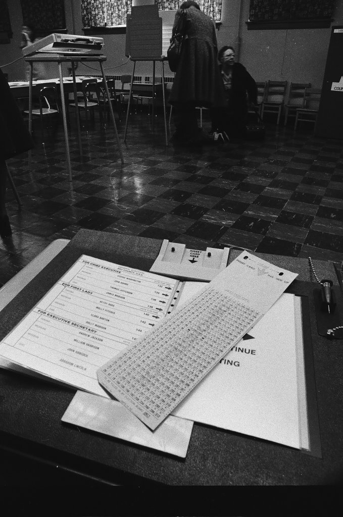Voters at Garfield School - Chicago Sun-Times