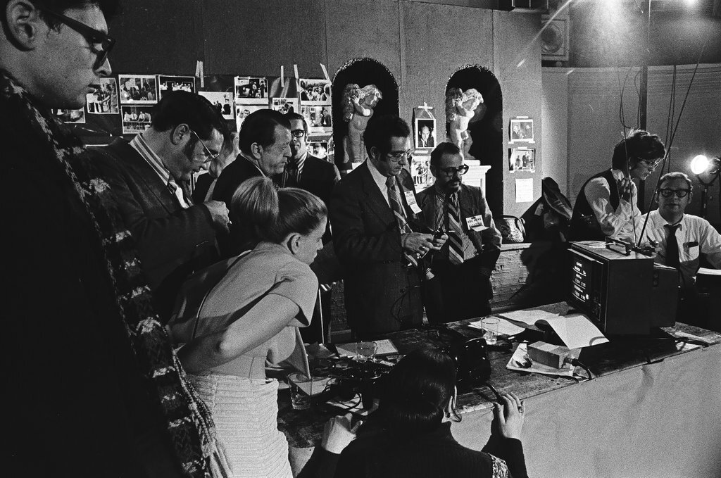 Adlai Stevenson III and others at the Sherman House Hotel on election night - Chicago Sun-Times