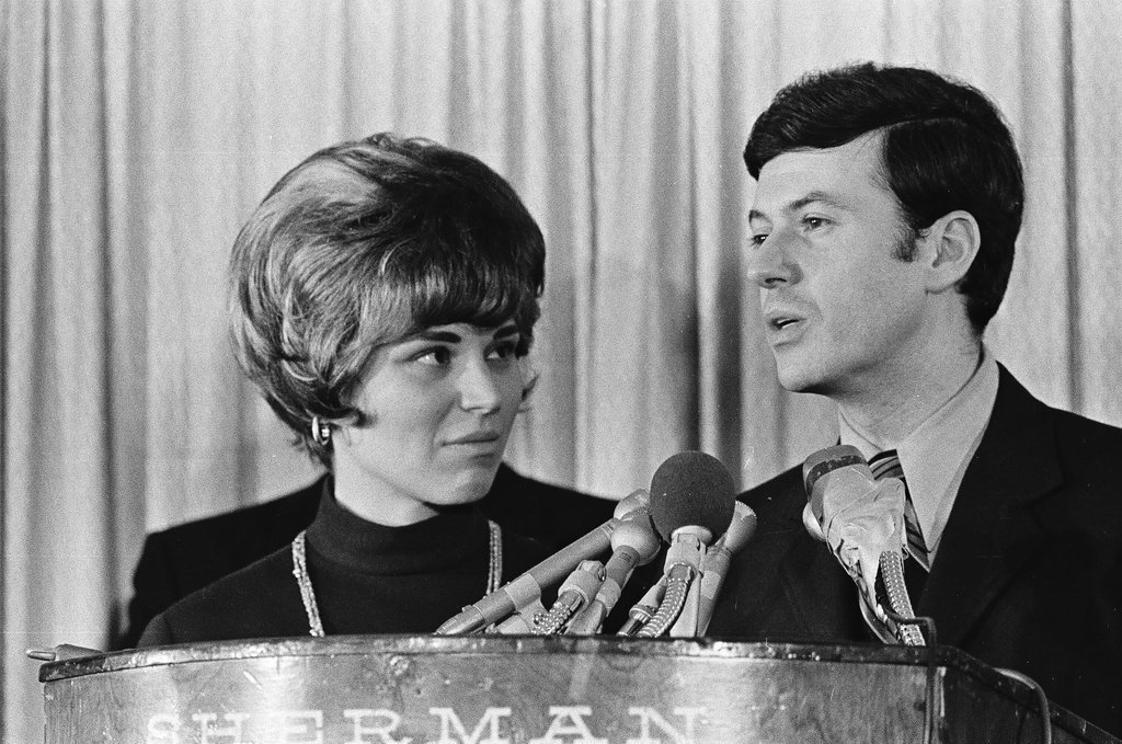 Adlai Stevenson III and others at the Sherman House Hotel on election night - Chicago Sun-Times