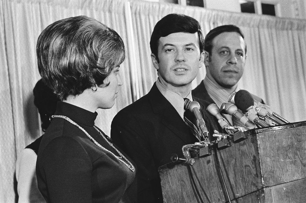 Adlai Stevenson III and others at the Sherman House Hotel on election night - Chicago Sun-Times