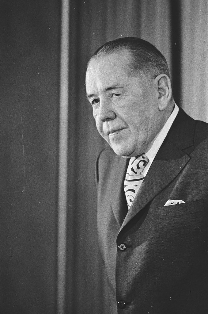 Adlai Stevenson III and others at the Sherman House Hotel on election night - Chicago Sun-Times