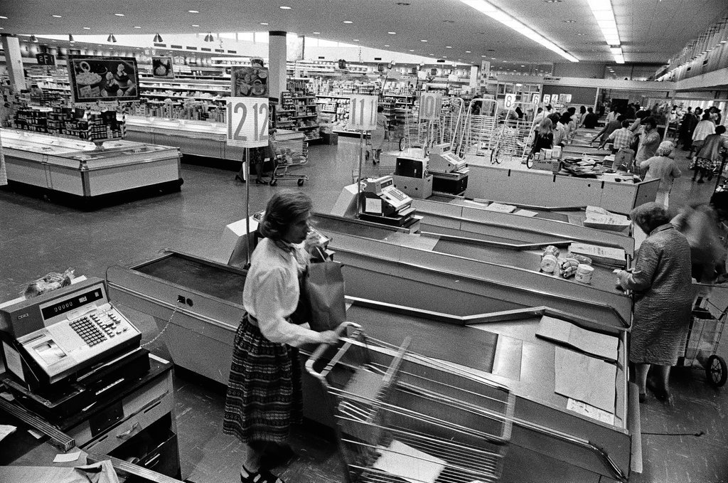 Shoppers at Hyde Park Co-Op - Chicago Sun-Times