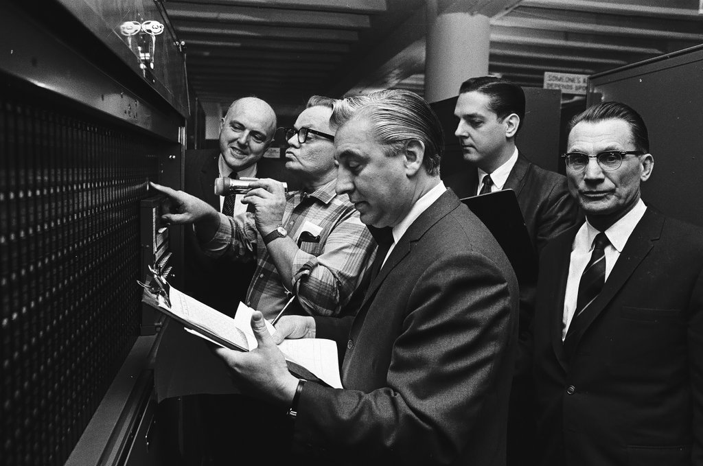 John Hoellen and Roman Pucinksi watching vote recount - Chicago Sun-Times