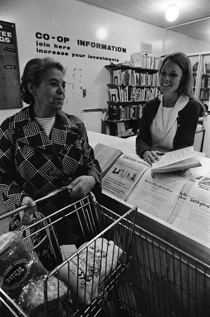 Shoppers at Hyde Park Co-Op - Chicago Sun-Times