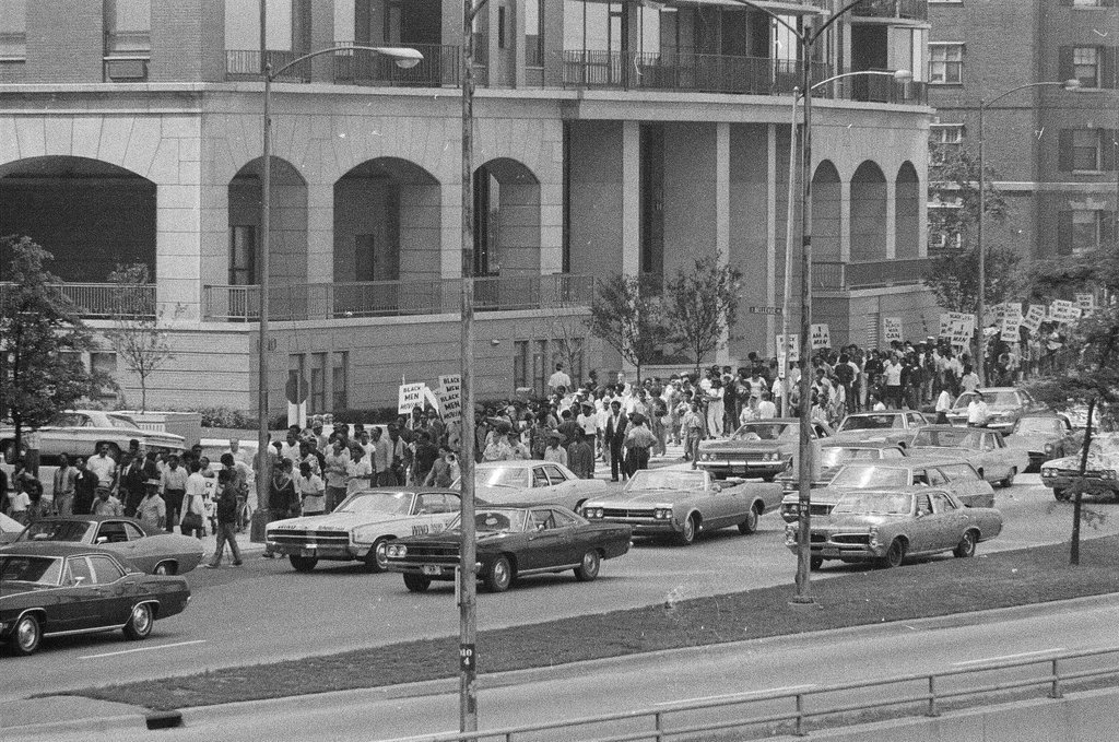 Marchers protesting Cabrini-Green conditions - Chicago Sun-Times