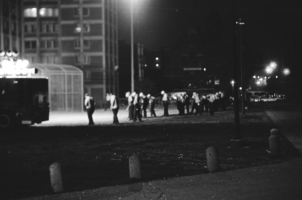 Group of police officers moving through Cabrini Green housing project - Chicago Sun-Times