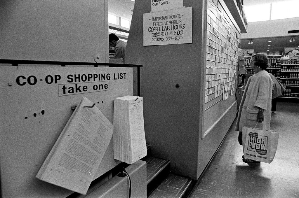 Shoppers at Hyde Park Co-Op - Chicago Sun-Times