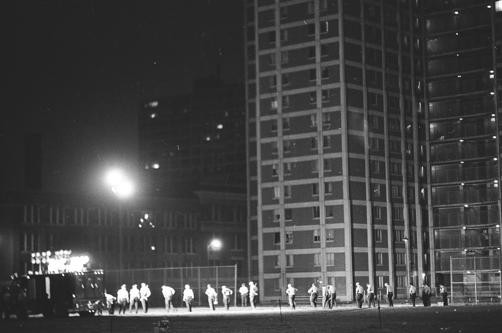 Group of police officers moving through Cabrini Green housing project - Chicago Sun-Times