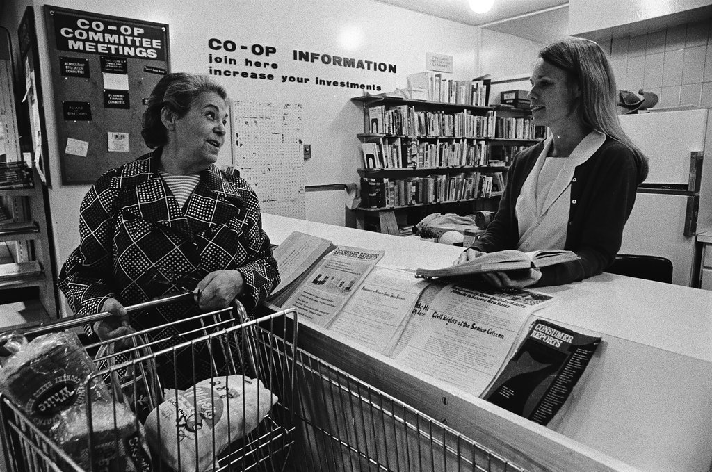 Shoppers at Hyde Park Co-Op - Chicago Sun-Times
