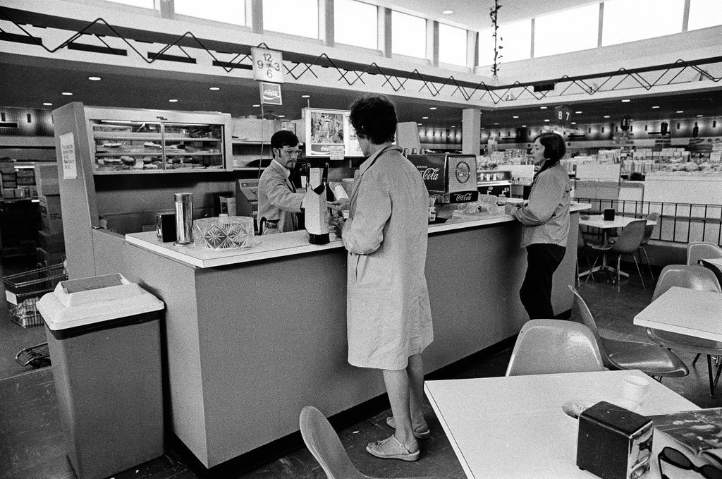 Shoppers at Hyde Park Co-Op - Chicago Sun-Times