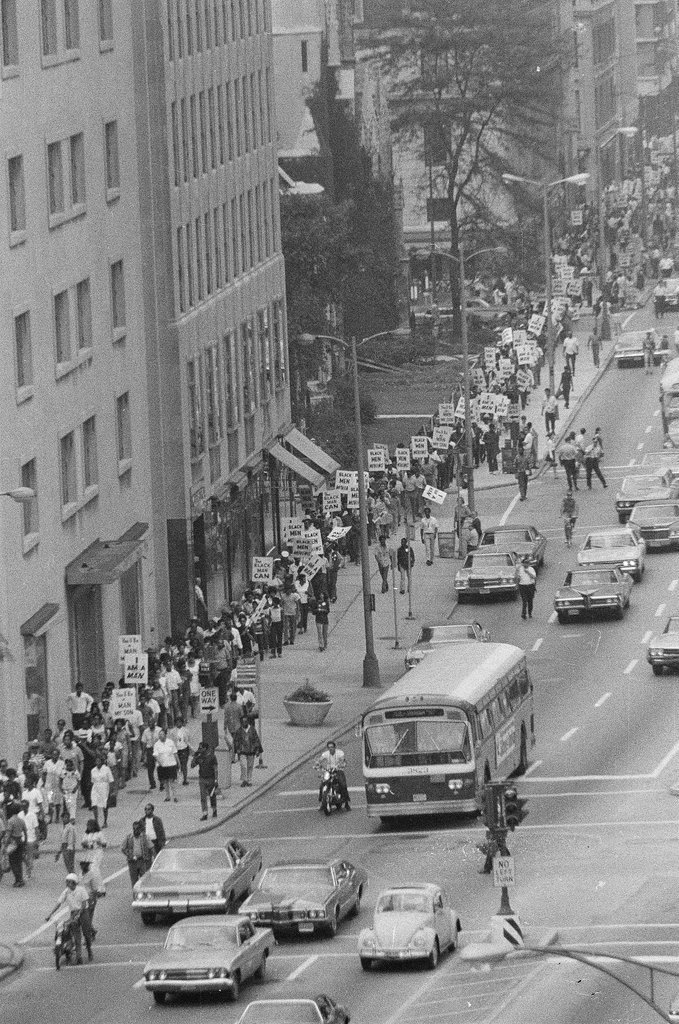 Marchers protesting Cabrini-Green conditions - Chicago Sun-Times