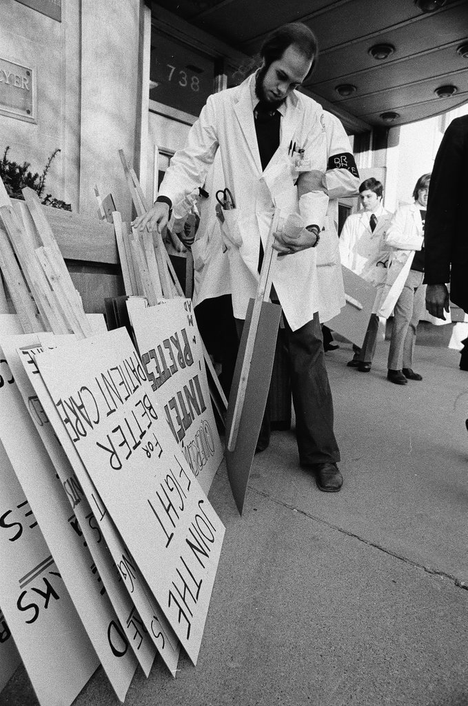 Doctors on strike picketing outside of Cook County Hospital - Chicago Sun-Times