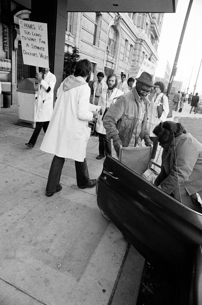 Doctors on strike picketing outside of Cook County Hospital - Chicago Sun-Times
