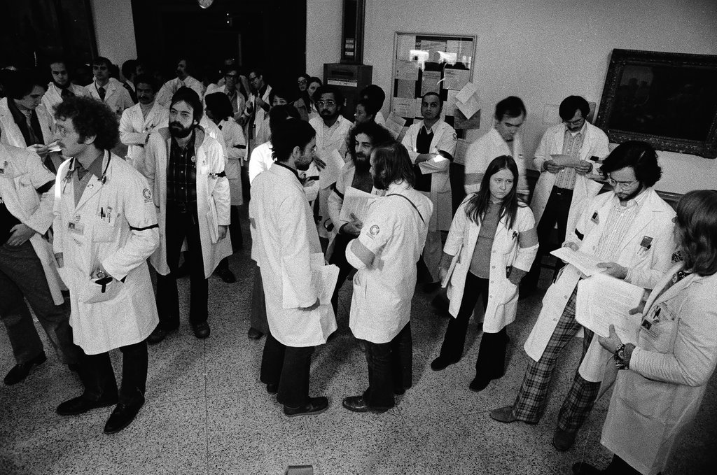 Doctors on strike picketing outside of Cook County Hospital - Chicago Sun-Times