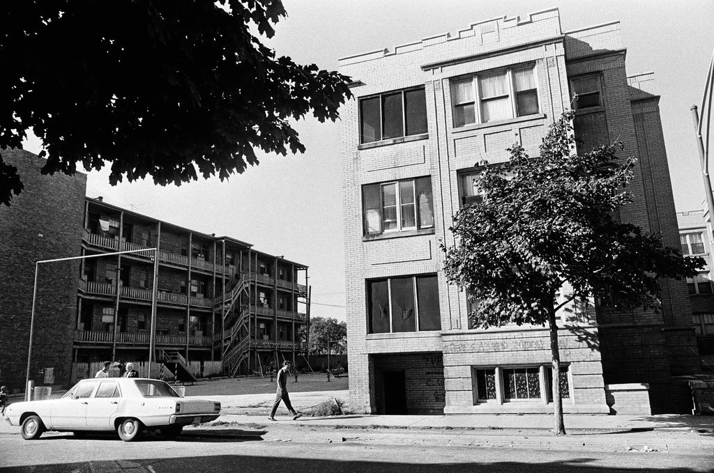 People out and about on West Juneway Terrace - Chicago Sun-Times