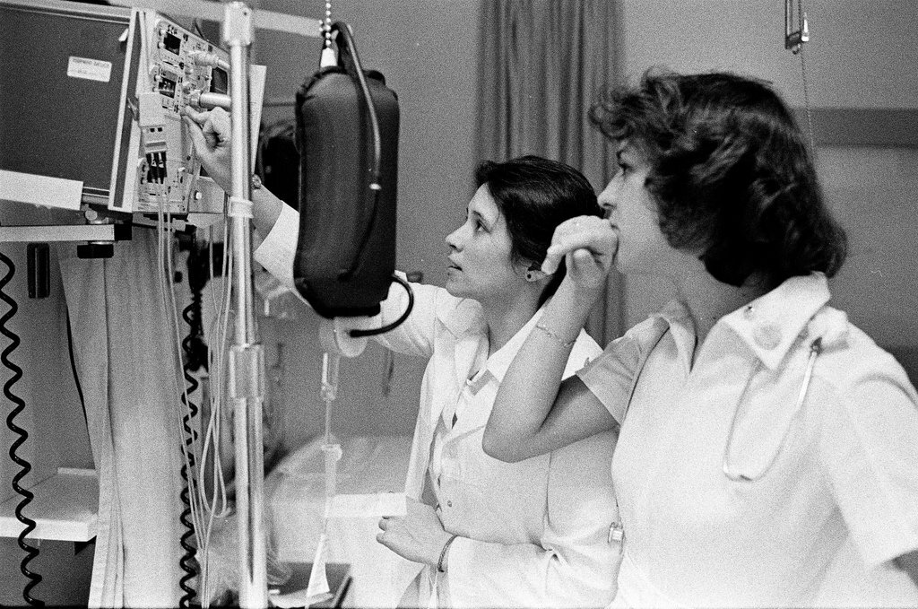 People working in the intensive care ward of Michael Reese Medical Center - Chicago Sun-Times