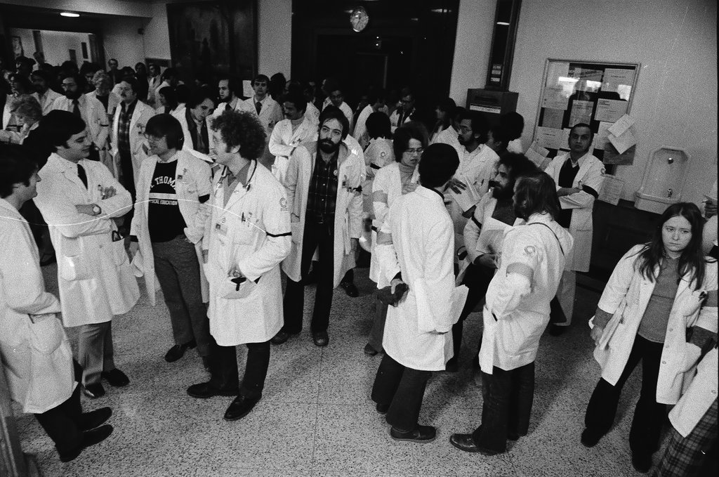 Doctors on strike picketing outside of Cook County Hospital - Chicago Sun-Times