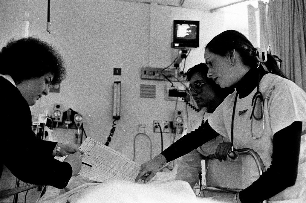 People working in the intensive care ward of Michael Reese Medical Center - Chicago Sun-Times