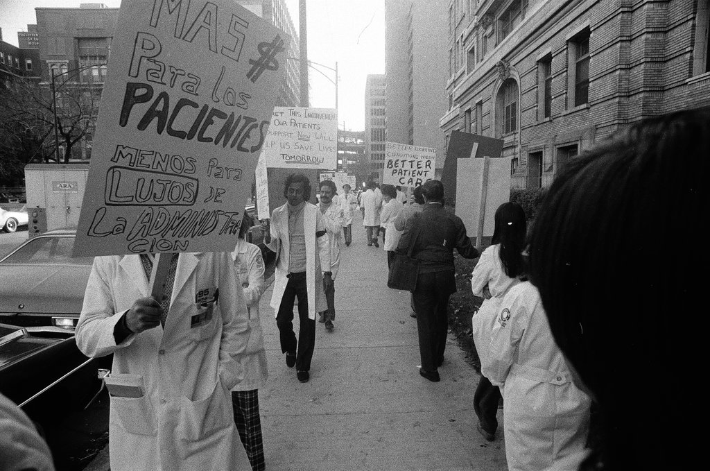Doctors on strike picketing outside of Cook County Hospital - Chicago Sun-Times