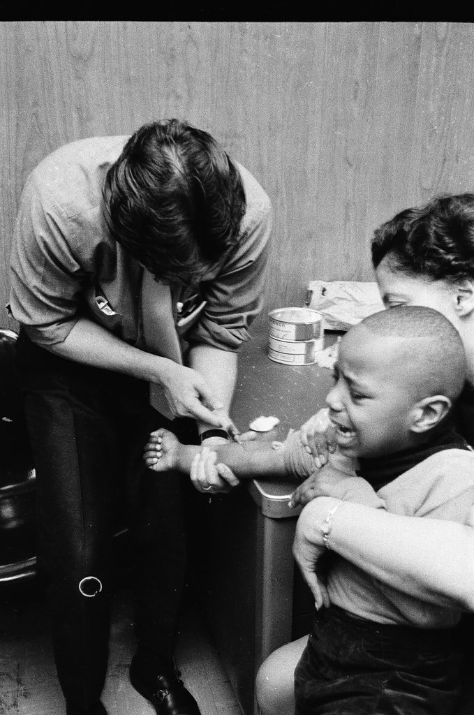 Children receiving measles and diphtheria shots - Chicago Sun-Times
