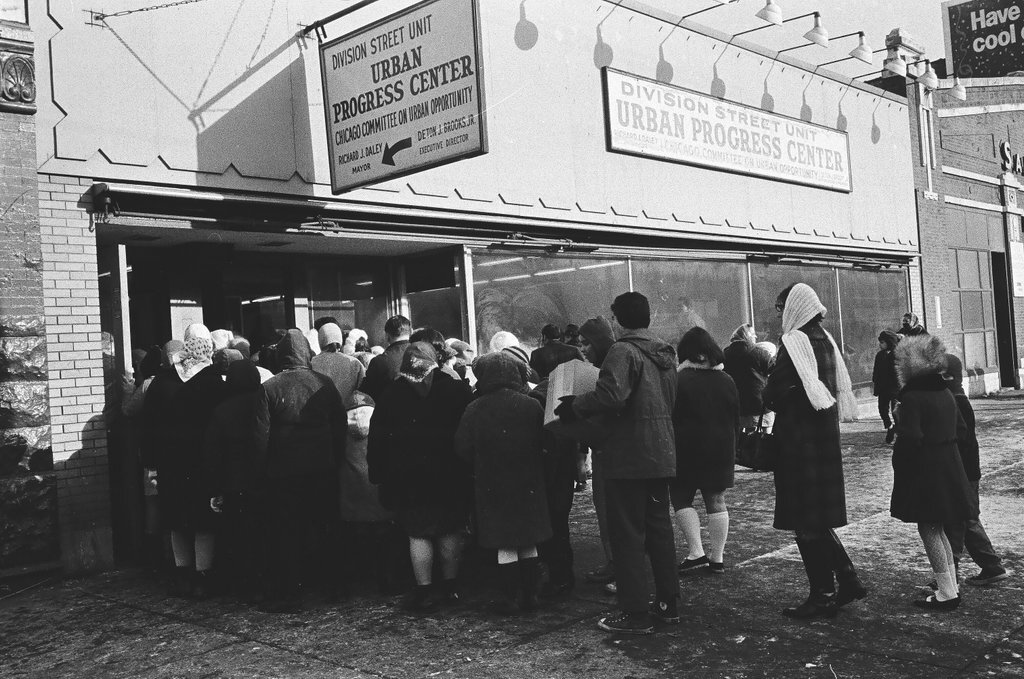 People line up to get diphtheria inoculations - Chicago Sun-Times