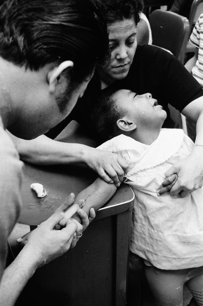 Children receiving measles and diphtheria shots - Chicago Sun-Times