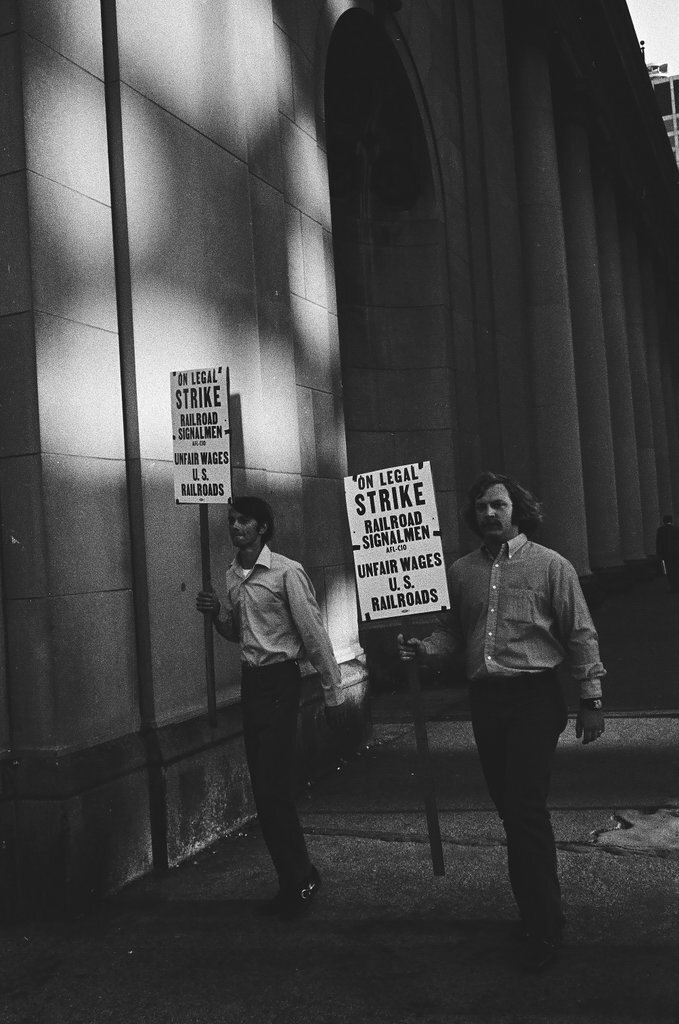 Railway signalmen on strike at Union Station - Chicago Sun-Times