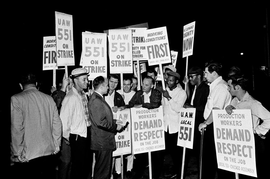 Ford auto workers on strike - Chicago Sun-Times