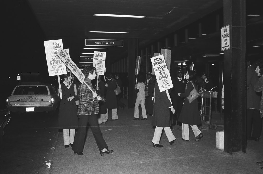 Eastern Airlines stewardesses picketing - Chicago Sun-Times
