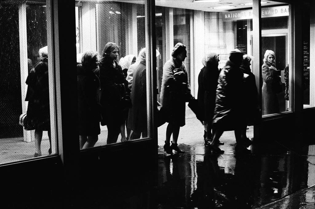People waiting for the bus in rain - Chicago Sun-Times