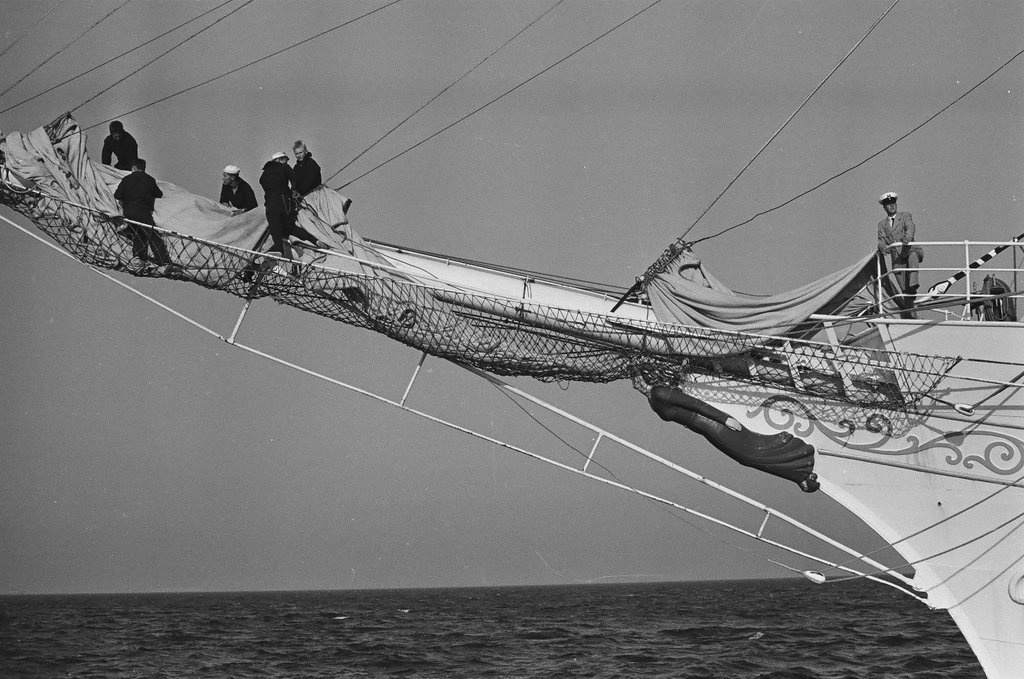 Christian Radich ship arriving in Chicago - Chicago Sun-Times