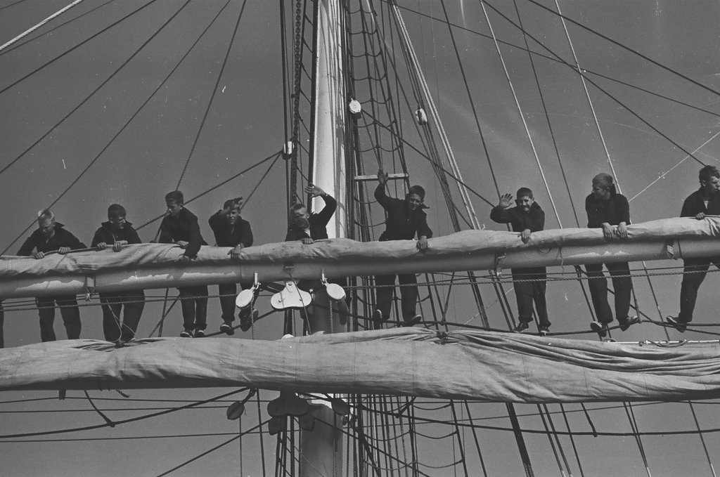 Christian Radich ship arriving in Chicago - Chicago Sun-Times